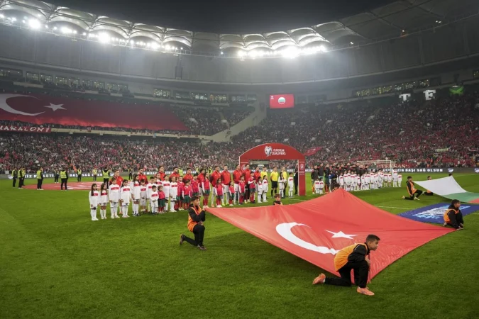 BURSA’DA MİLLİ MAÇ HEYECANI